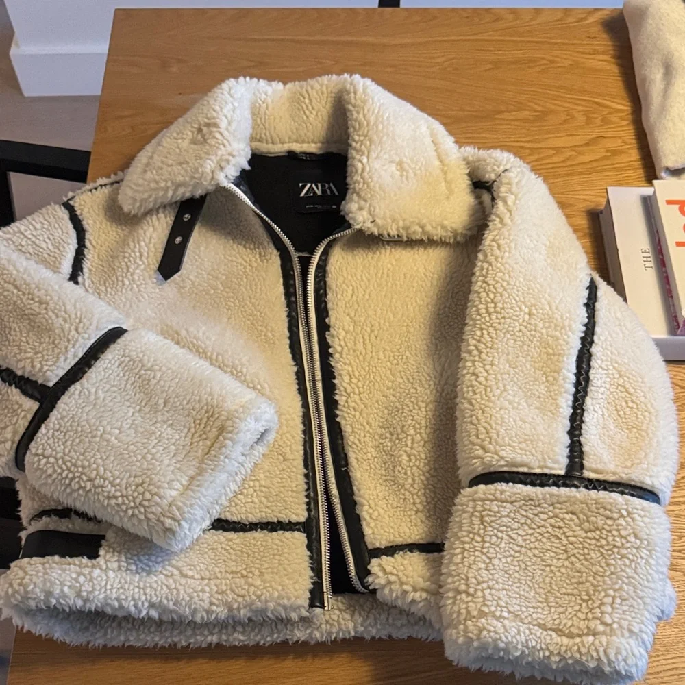 Zara Off-White Sherpa Jacket with Dark Trim - Picture 1 of 3